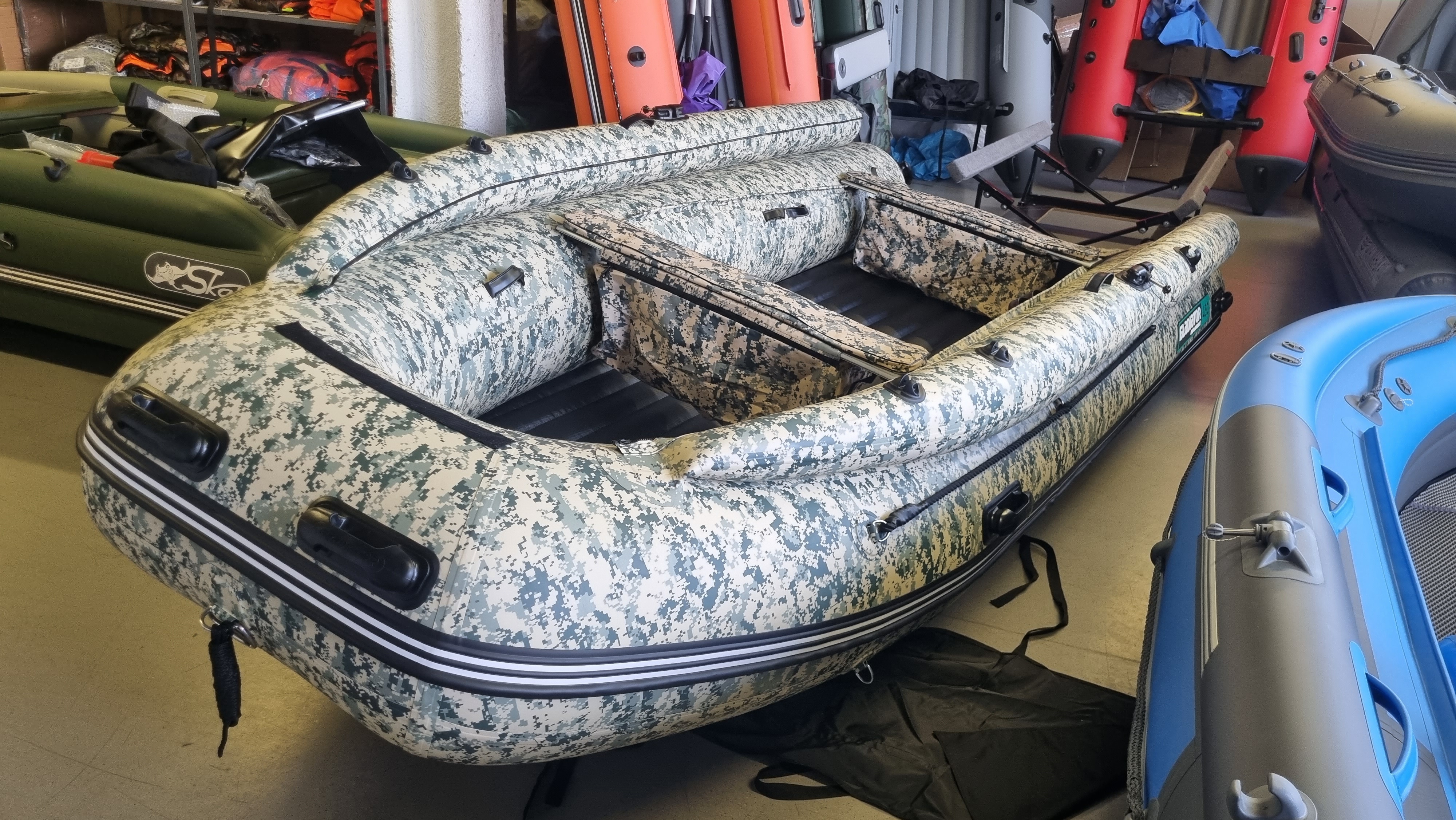Лодка Gladiator E 450 PRO X camo